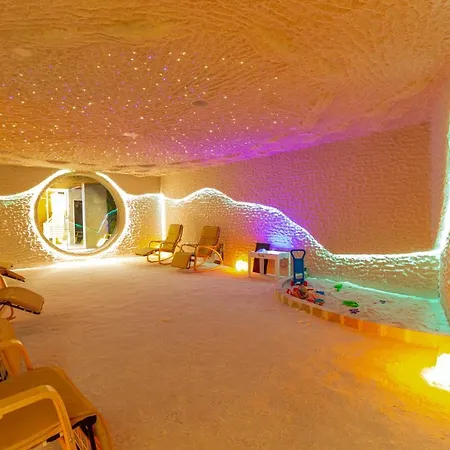 Marion Spa: Mountain View Retreat With Wellness Facilities 4*