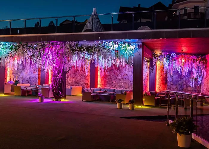Marion & - Renovation - Rooms, Area, Swimming Pool, Reception, Restaurant, Lounge Bar, Hookah Bar, Children's Room, Parking, And Breakfast Included In The Price 布克维